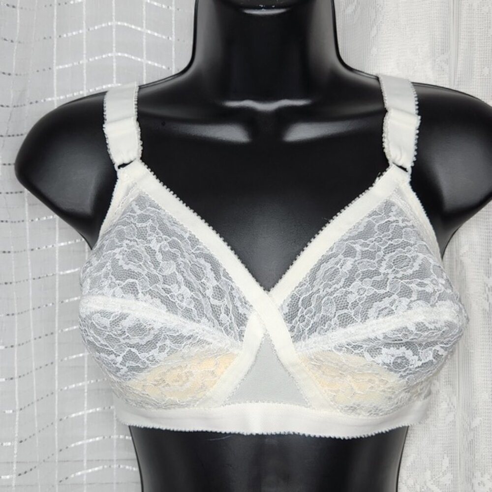 Vintage Midcentury Pinup White Lace "Cross Your Heart" Wireless Bra Sz38C